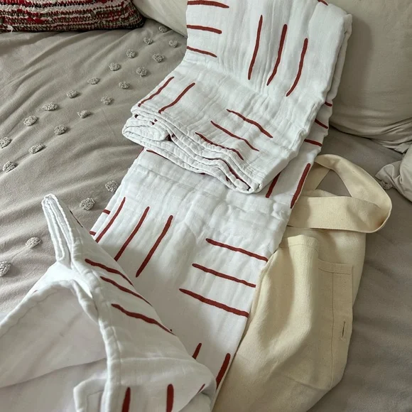 Magnolia Organics Cloud Collection Blanket Quilt -Brush Lines-Terra Cotta -Twin - Picture 3 of 12